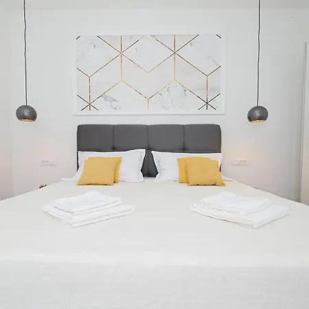 Dasi S Grijanim Bazenom Posedarje