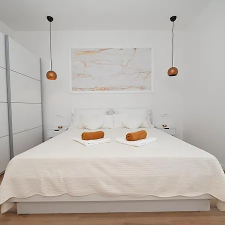 Βίλα Dasi S Grijanim Bazenom