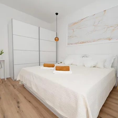 Dasi S Grijanim Bazenom Villa