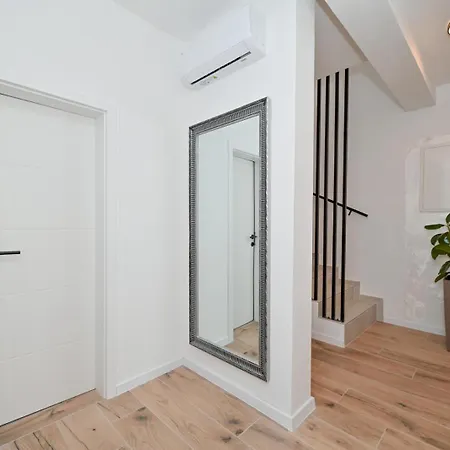 Villa Dasi S Grijanim Bazenom