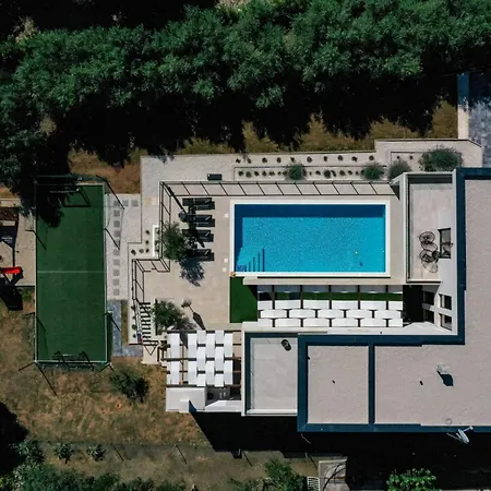 Dasi S Grijanim Bazenom * Posedarje