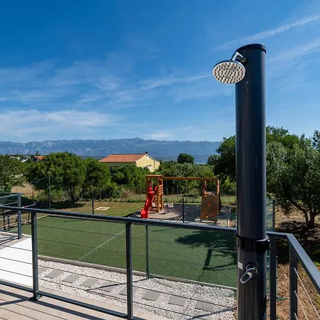 Dasi S Grijanim Bazenom * Posedarje