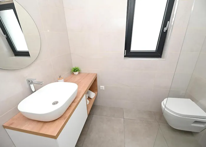 Villa Dasi S Grijanim Bazenom *