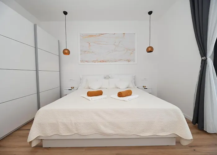 Villa Dasi S Grijanim Bazenom