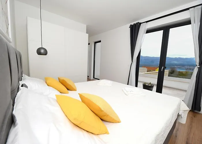 Dasi S Grijanim Bazenom *