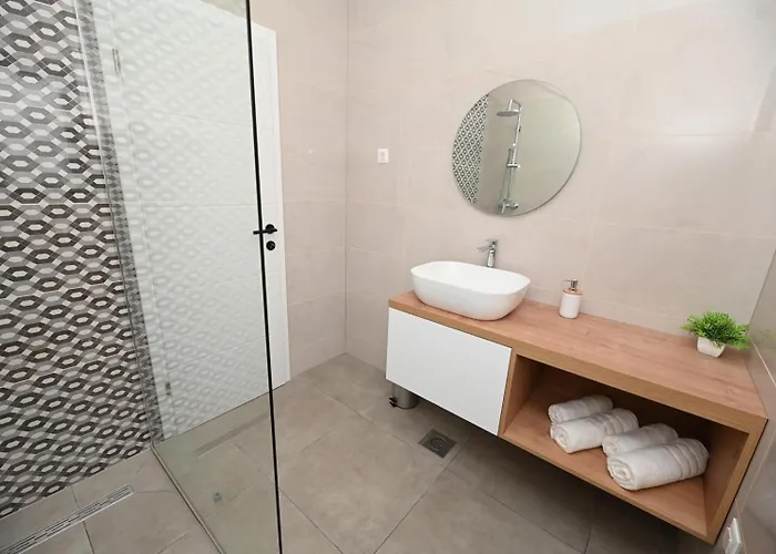 Villa Dasi S Grijanim Bazenom *