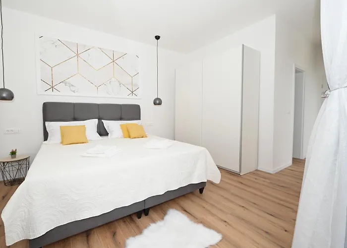 Dasi S Grijanim Bazenom Villa