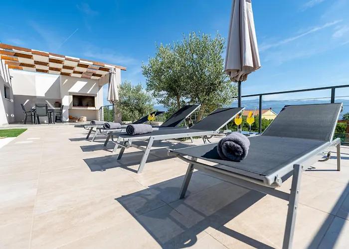 Villa Dasi S Grijanim Bazenom Posedarje