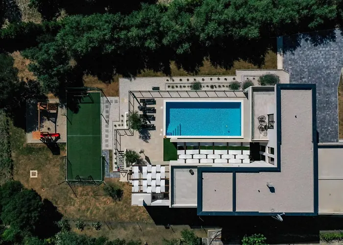 Dasi S Grijanim Bazenom * Posedarje