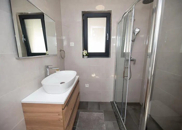 Dasi S Grijanim Bazenom Villa *