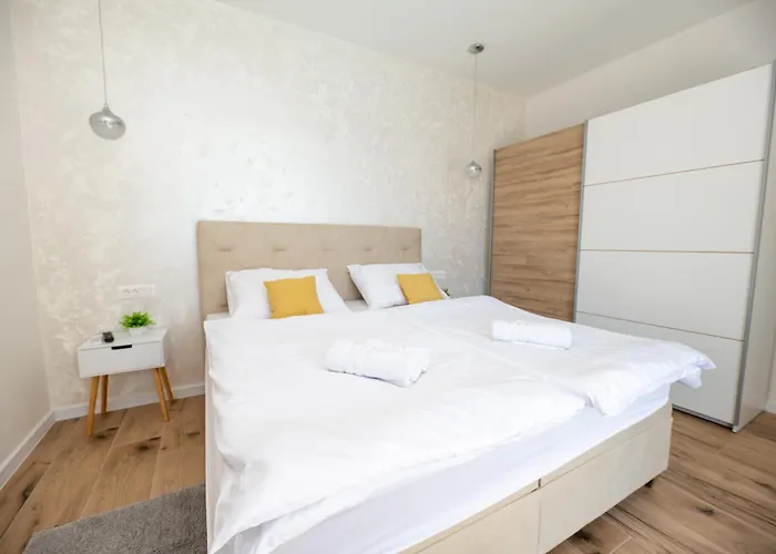 Dasi S Grijanim Bazenom Posedarje