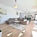Dasi S Grijanim Bazenom Villa