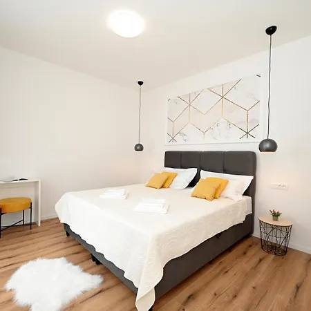 Dasi S Grijanim Bazenom