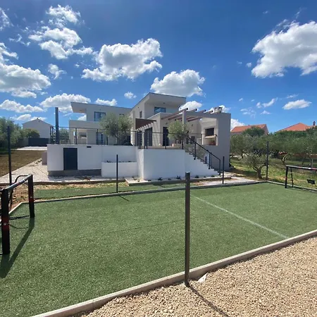 Villa Dasi S Grijanim Bazenom Posedarje