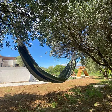 Villa Dasi S Grijanim Bazenom