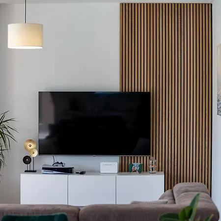 Dasi S Grijanim Bazenom