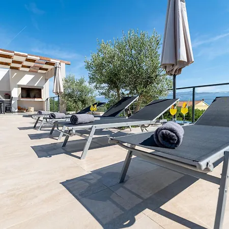 Villa Dasi S Grijanim Bazenom Posedarje