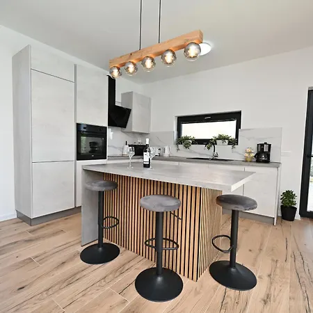 Villa Dasi S Grijanim Bazenom Posedarje