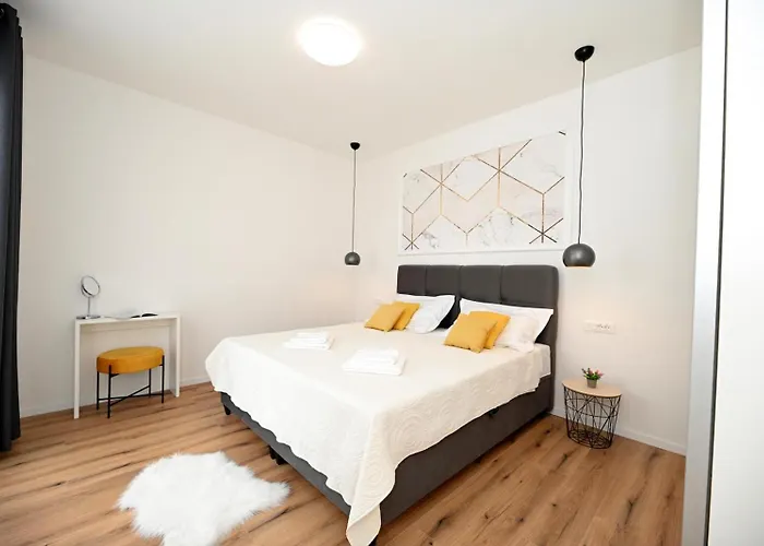 Dasi S Grijanim Bazenom