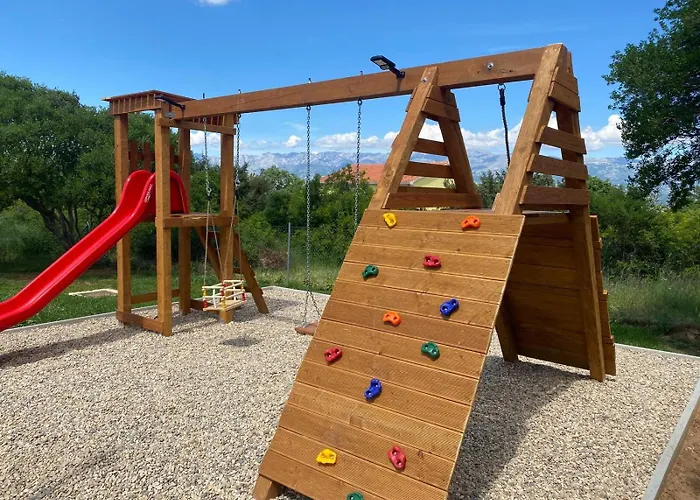 Dasi S Grijanim Bazenom Villa *