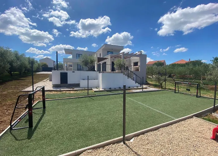 Villa Dasi S Grijanim Bazenom Posedarje