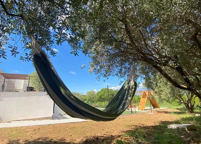 Villa Dasi S Grijanim Bazenom