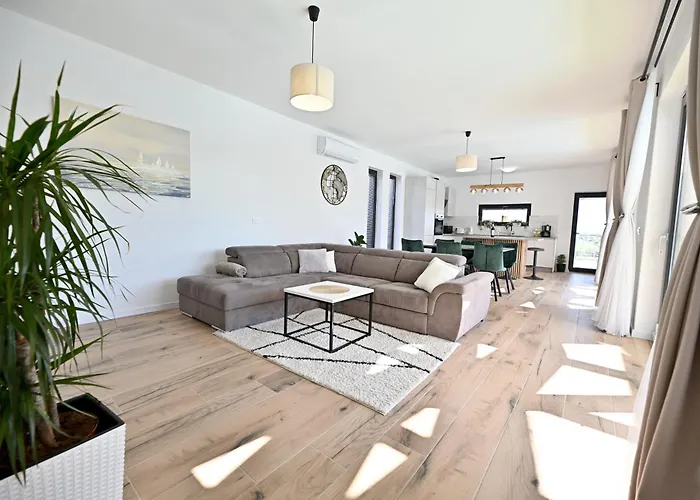 Dasi S Grijanim Bazenom Villa