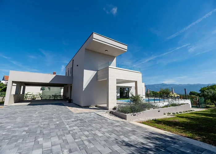 Villa Dasi S Grijanim Bazenom Posedarje