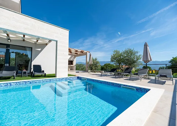 Dasi S Grijanim Bazenom Villa *