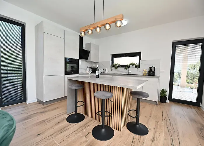 Villa Dasi S Grijanim Bazenom Posedarje